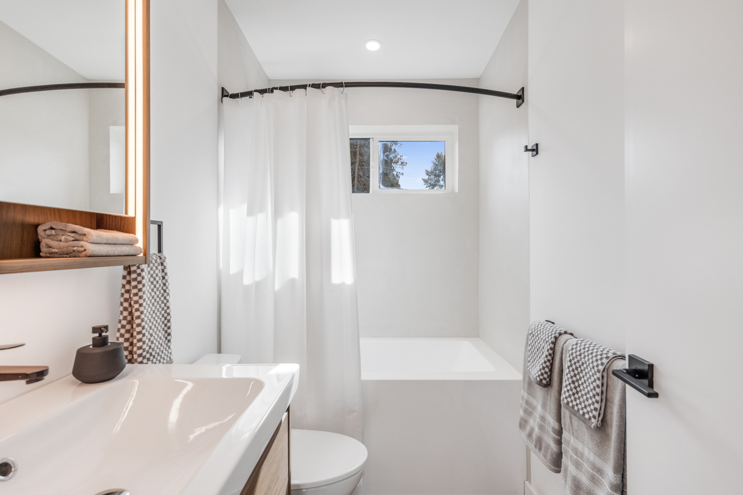 Sonora soaker tub